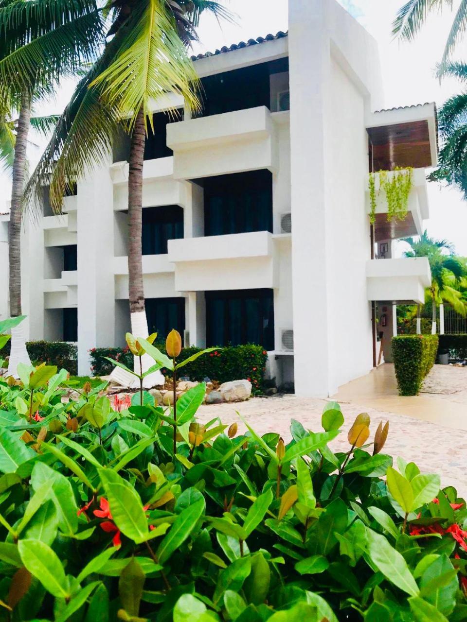 Ixtapa Palace Exterior photo